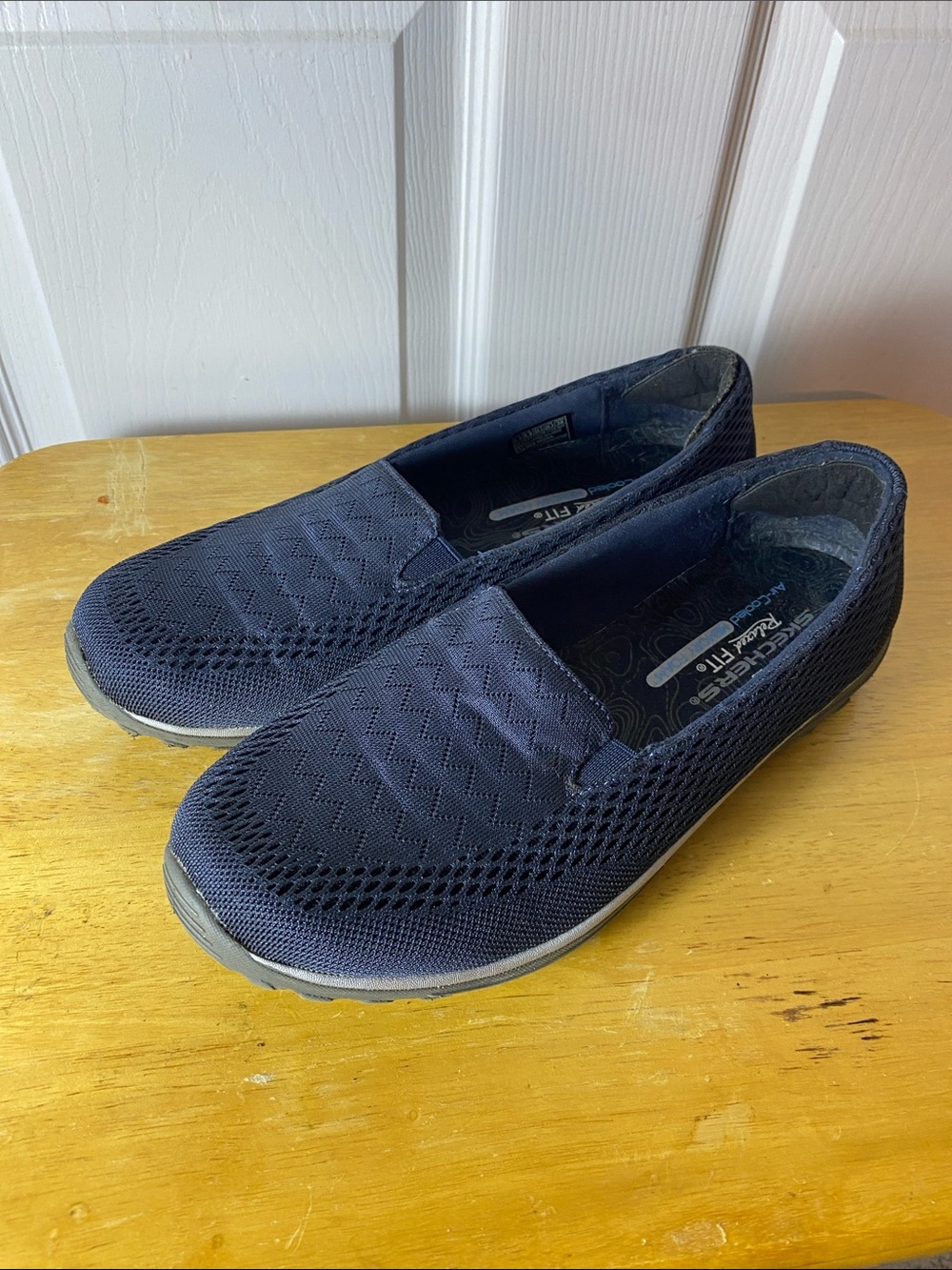 Skechers Women's Navy Slip-On Knit Sneakers Size 8.5
